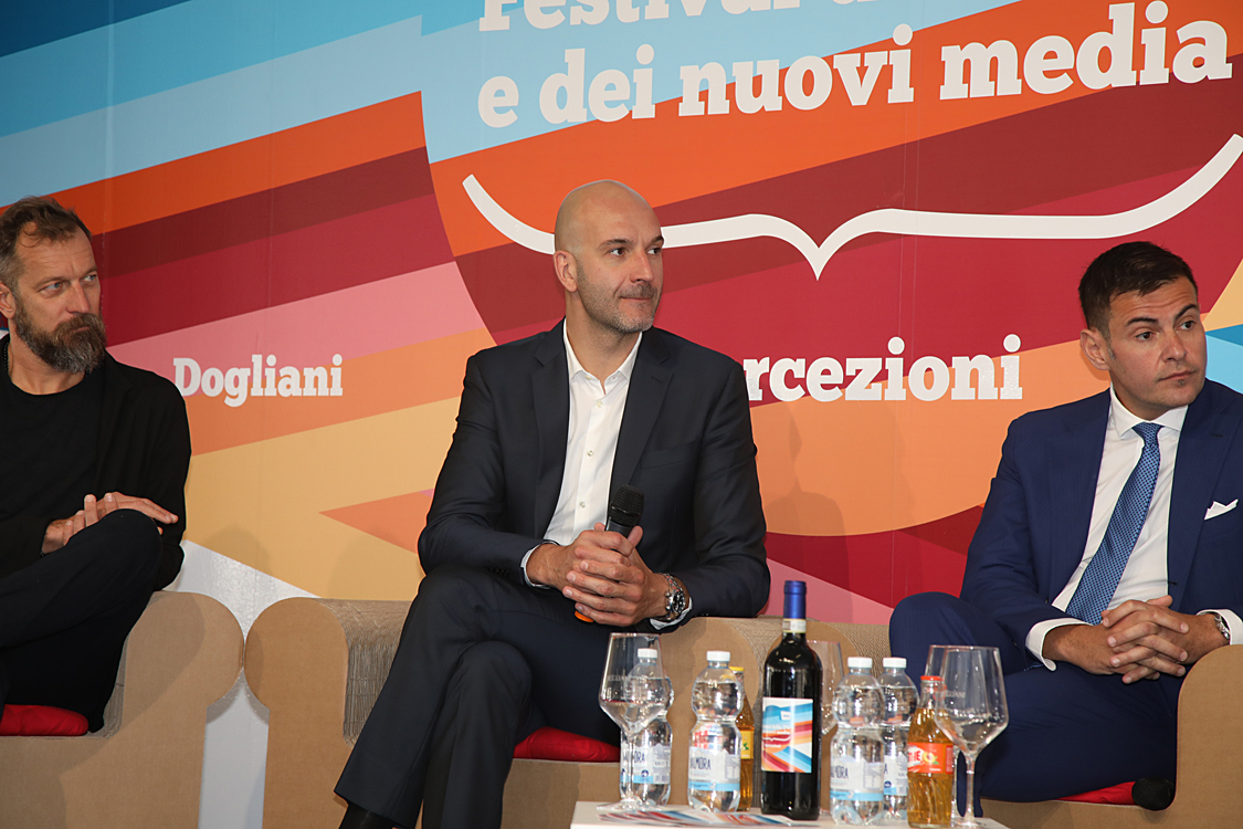 Festival della TV e dei Nuovi Media 2019_139.jpg - Road to Tokyo 2020: Eurosport e l’esperienza olimpica Cosa significa partecipare a una Olimpiade? E magari vincere una medaglia d’oro?  Alcuni tra i grandi atleti azzurri, tra cui la portabandiera di PyeongChang 2018 Arianna Fontana, raccontano le loro sfide, le loro emozioni e i loro successi a cinque cerchi.  E per Eurosport, broadcaster ufficiale delle prossime tre Olimpiadi, la sfida di portare nelle case degli italiani un’esperienza mai vista prima.
